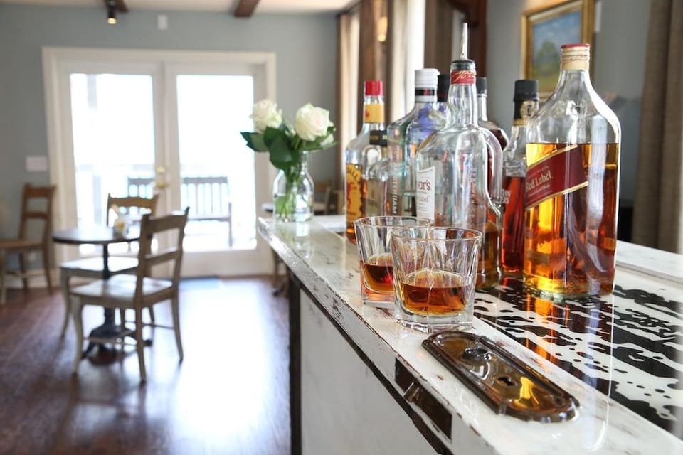 The Burton Inn Hotel in Cambria