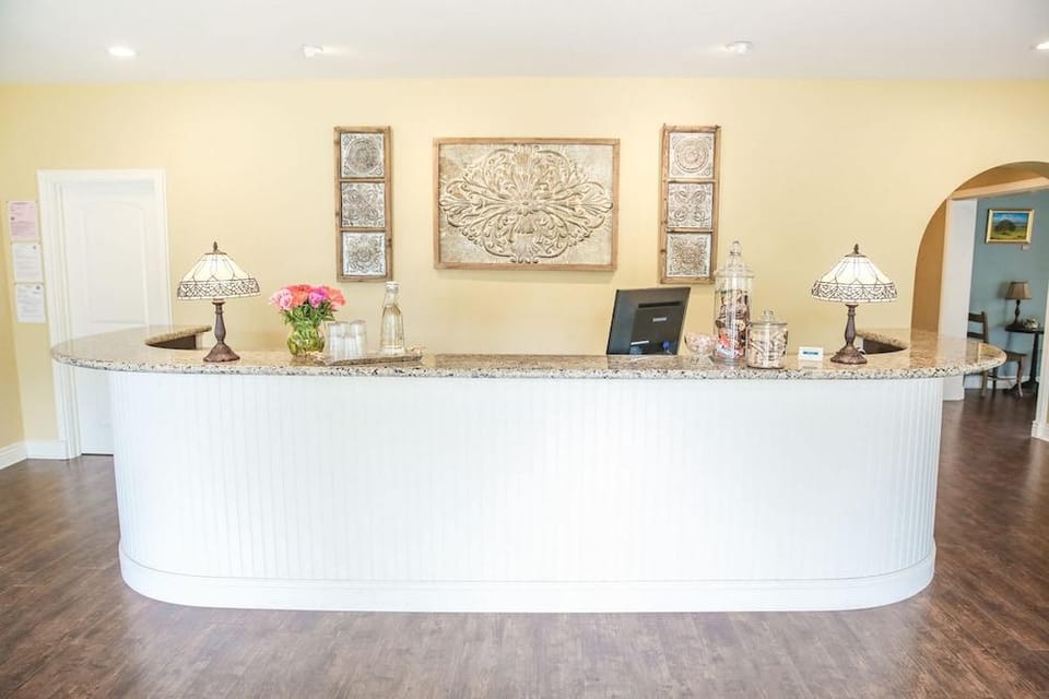 The Burton Inn Hotel in Cambria