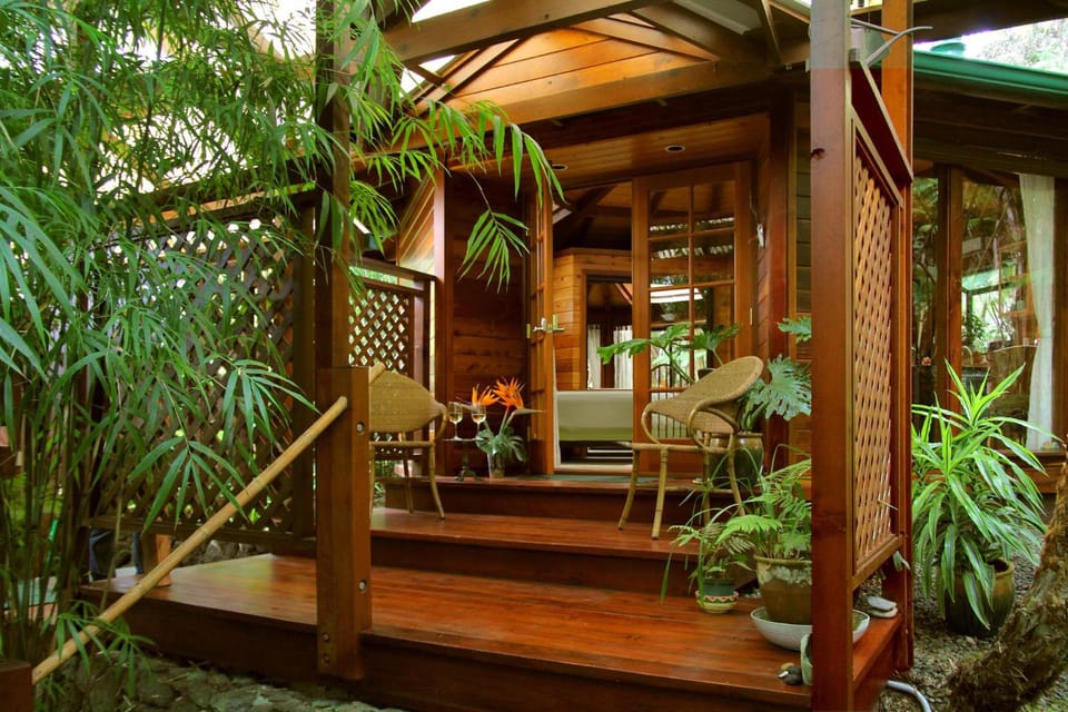 Volcano Rainforest Retreat Hotel in Volcano