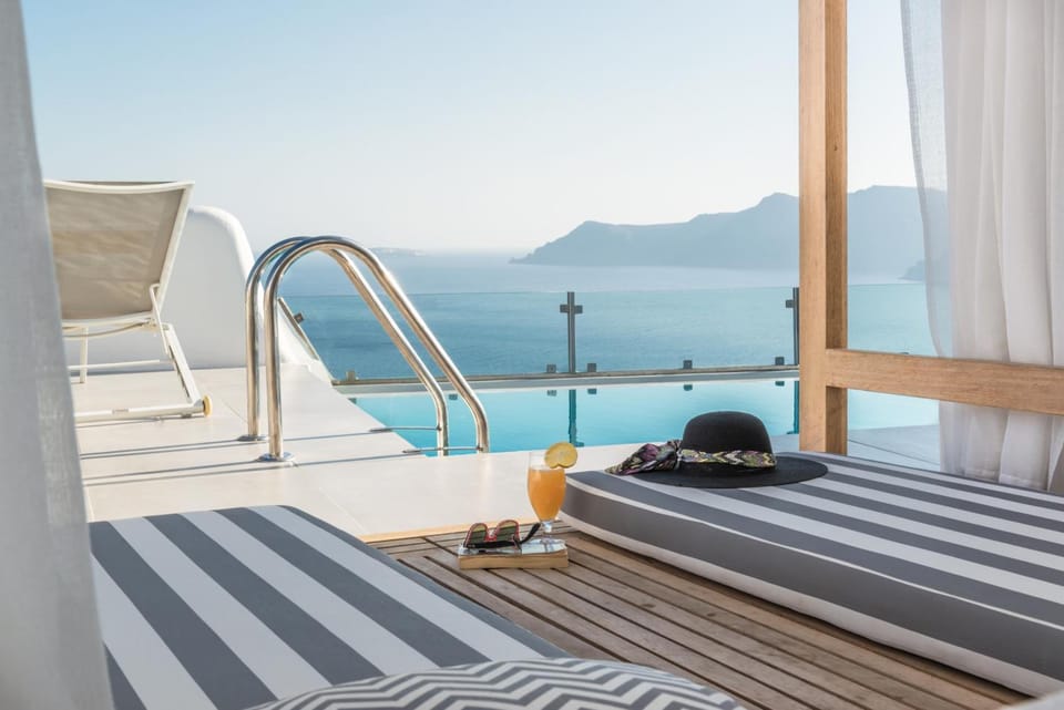 Elite Luxury Suites Resort in Oia