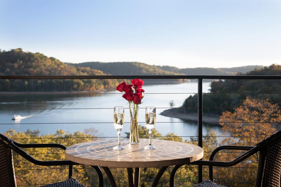 Beaver Lakefront Cabins - Couples Only Getaways Resort in Beaver Lake