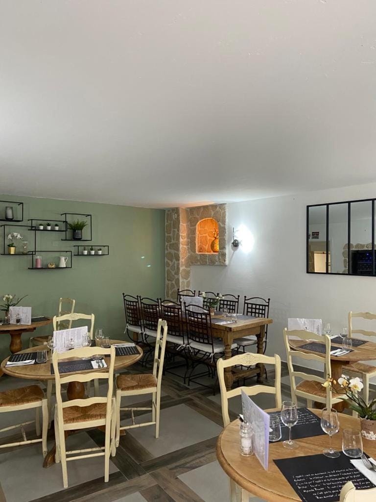 Auberge de l'Abbaye Cruis Hotel in Provence-Alpes-Côte d'Azur