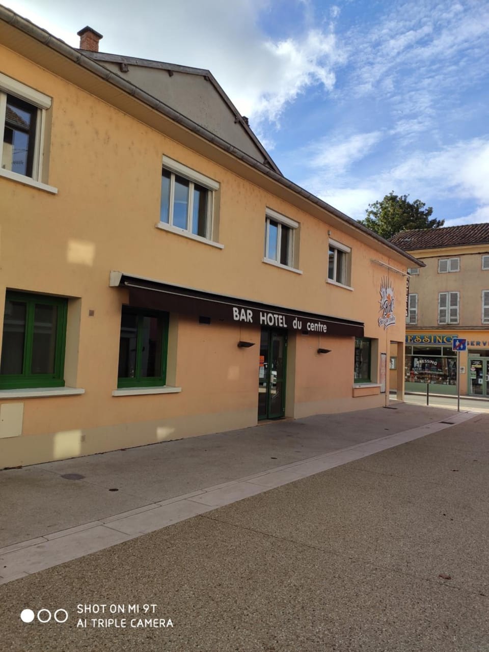 BAR HOTEL DU CENTRE (BDC) Hotel in Bourgogne-Franche-Comté