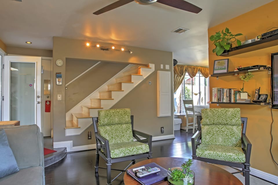 Unique Long Beach House w/ Patio, Grill & Balcony Villa in Long Beach