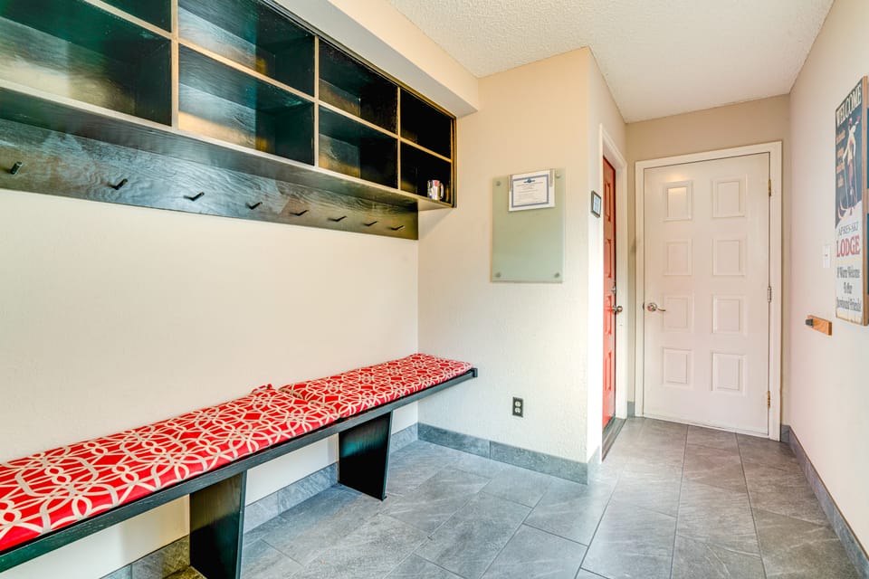 < 1 Mi to Dtwn: Creekside Frisco Home w/ Fire Pit Apartment in Frisco