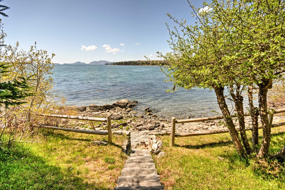 Bayfront Hancock Cottage w/ Beach Access & Views! Cottage in Sullivan