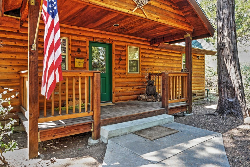 Hot Tub, Deck & Trail Access: Shaver Lake Cabin House in Shaver Lake