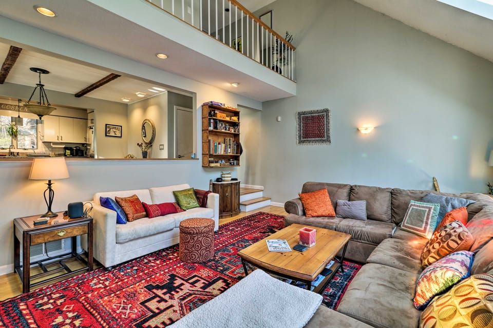 Peaceful Goshen Cottage w/ Screened Porch & Views! Cottage in Goshen