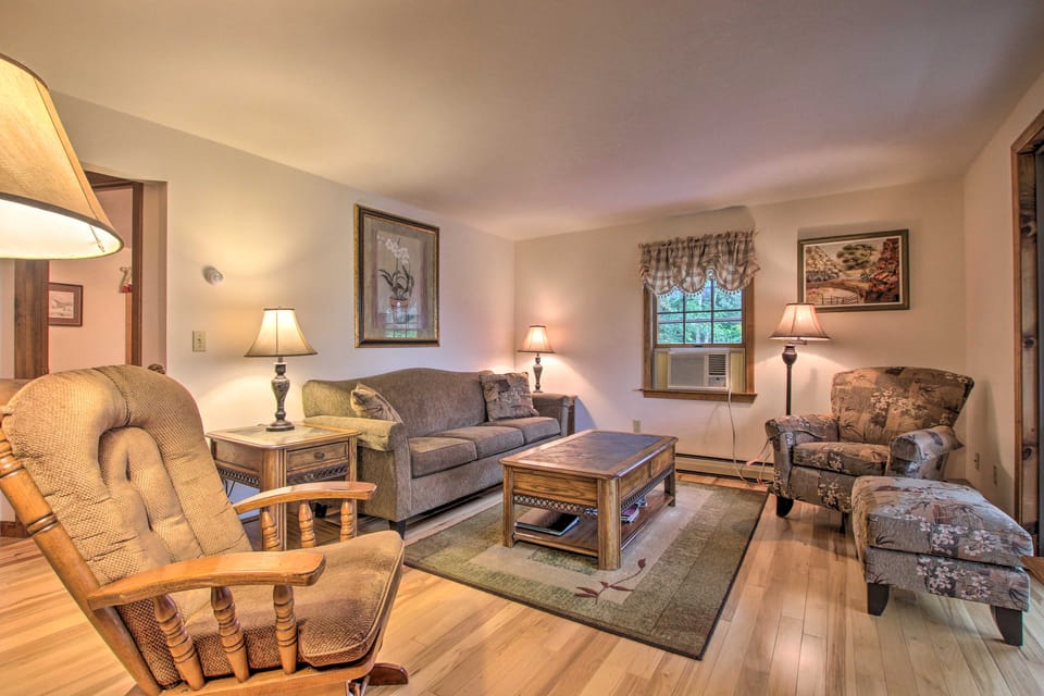 Waterfront New England House on Wickaboag Lake! House in Massachusetts