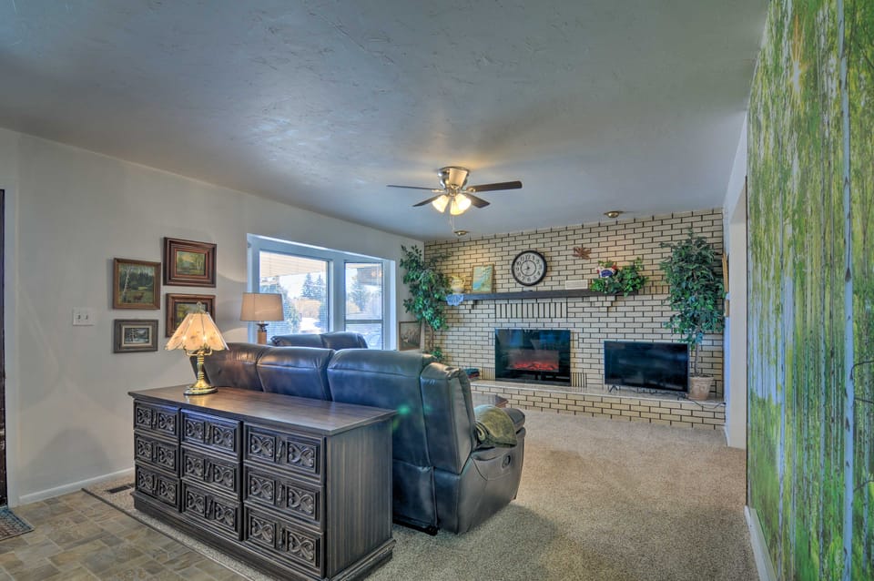 Bryce Canyon Area House w/ Mountain Views! House in Tropic