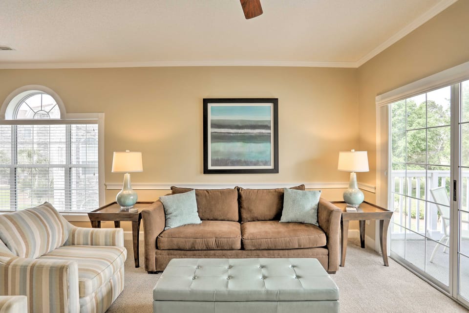Central Myrtle Beach Condo w/ Golf Course View! Apartment in Carolina Forest