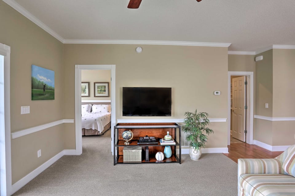 Central Myrtle Beach Condo w/ Golf Course View! Apartment in Carolina Forest