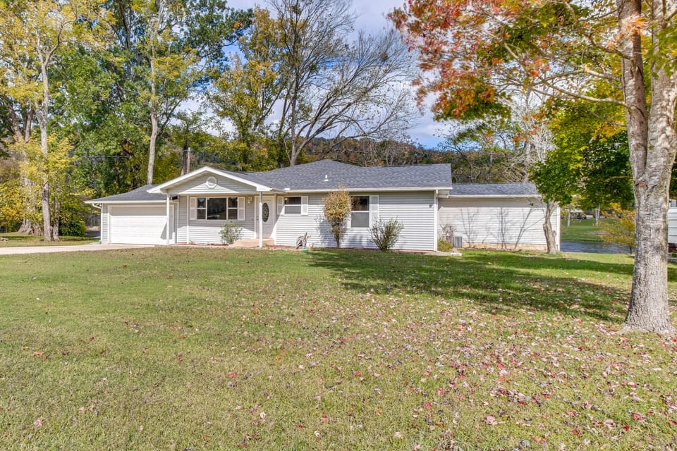 TroutFest: Anglers’ Retreat on White River w/ Deck House in Arkansas