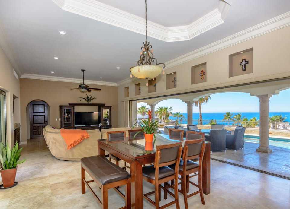Cabo Hacienda w/ Private Pool & Rooftop Terrace! House in Baja California Sur