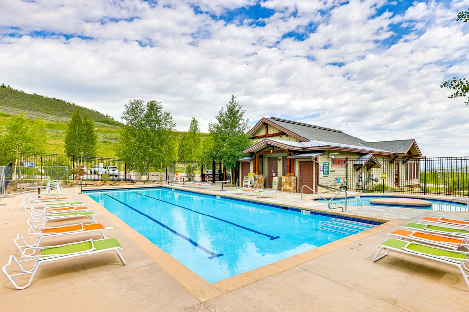 Ski-In/Ski-Out Granby Penthouse w/ Mountain Views! Apartment in Granby