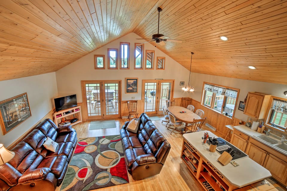 Rapid River Log Cabin w/ Loft on 160 Scenic Acres House in Wisconsin