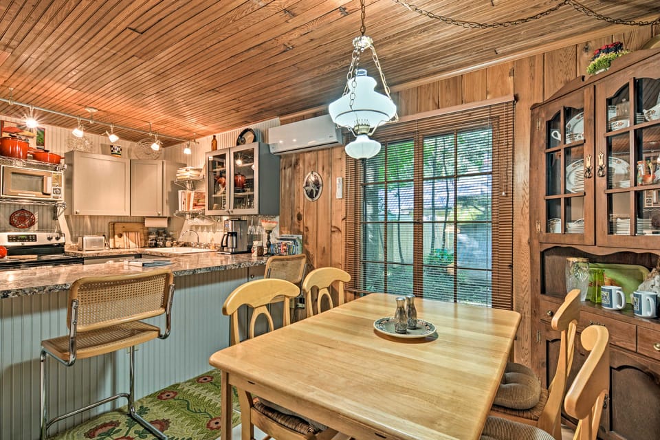 Pet-Friendly 'One Crow Cottage' in Harbor Springs! Cottage in Michigan