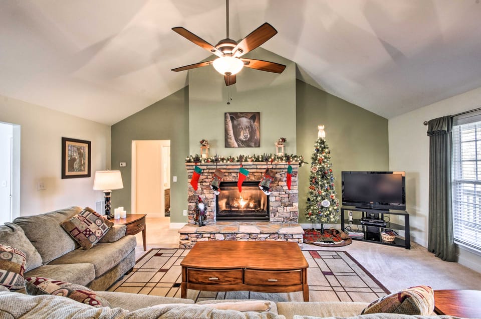 Blairsville Home w/ Deck & Stunning Mountain Views House in Union County