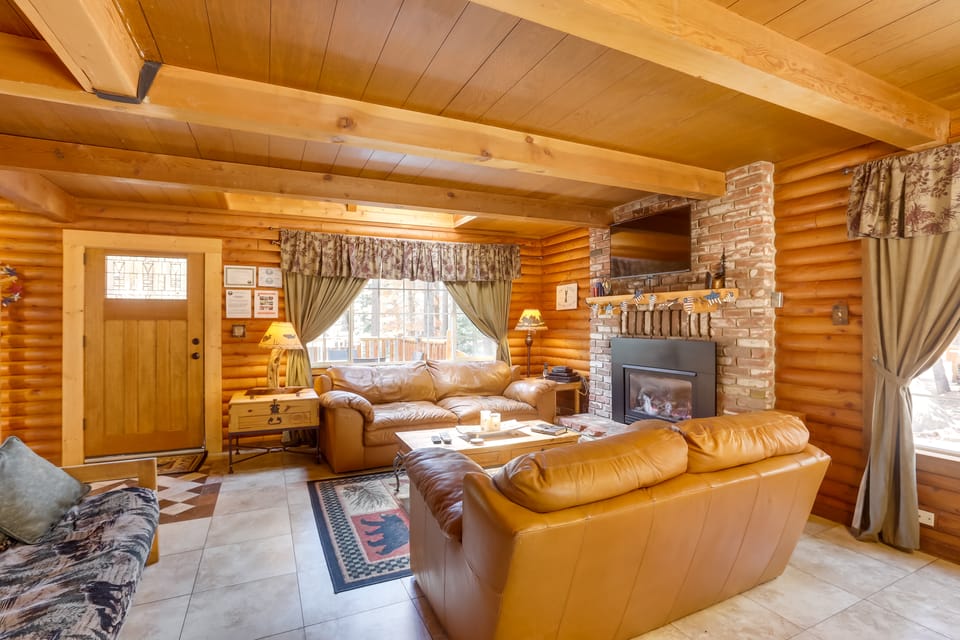 Authentic Log Cabin w/ Hot Tub in South Lake Tahoe House in Sierra Nevada