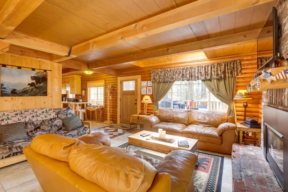 Authentic Log Cabin w/ Hot Tub in South Lake Tahoe House in Sierra Nevada