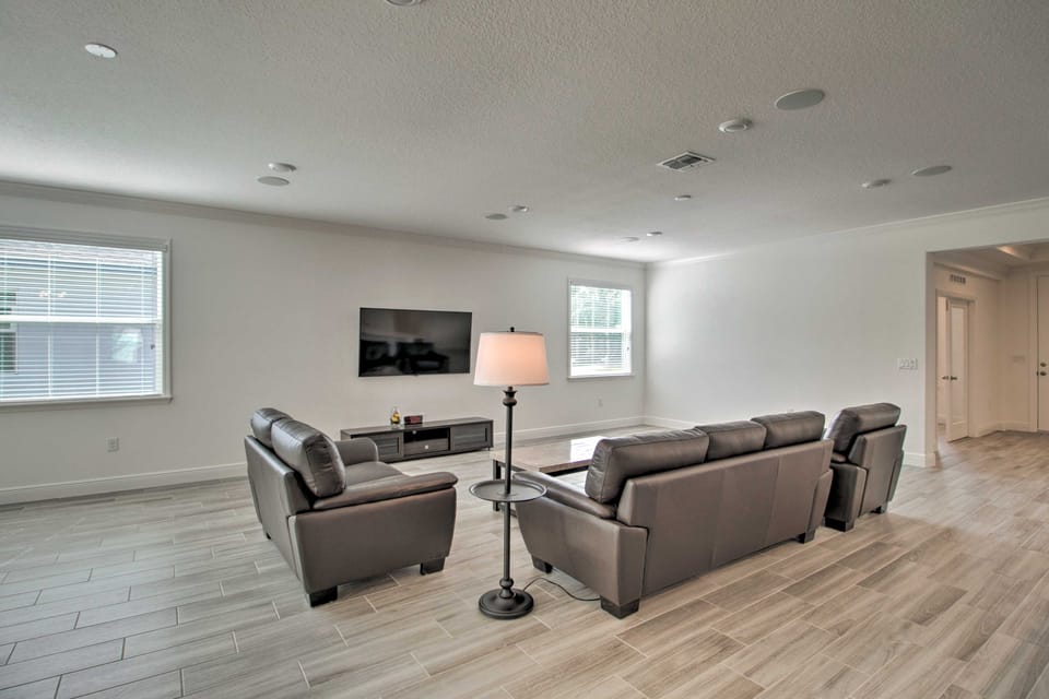 Modern Coastal Getaway with A/C, WiFi & Office! House in Port Saint Lucie