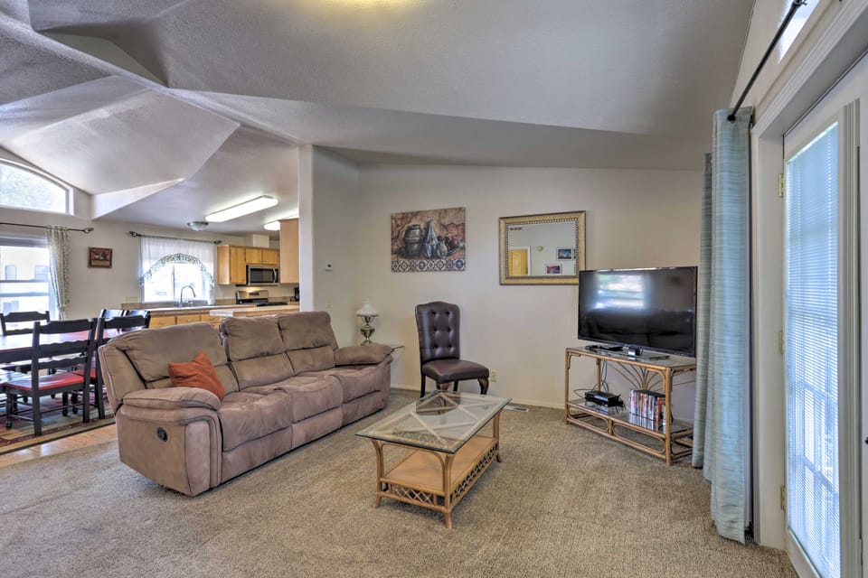 'Red Rock Rambler' Moab Home w/ Hot Tub & Views! House in Utah