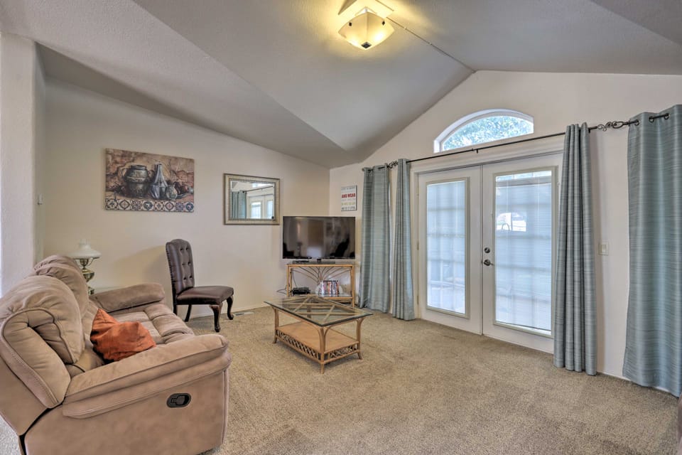 'Red Rock Rambler' Moab Home w/ Hot Tub & Views! House in Utah