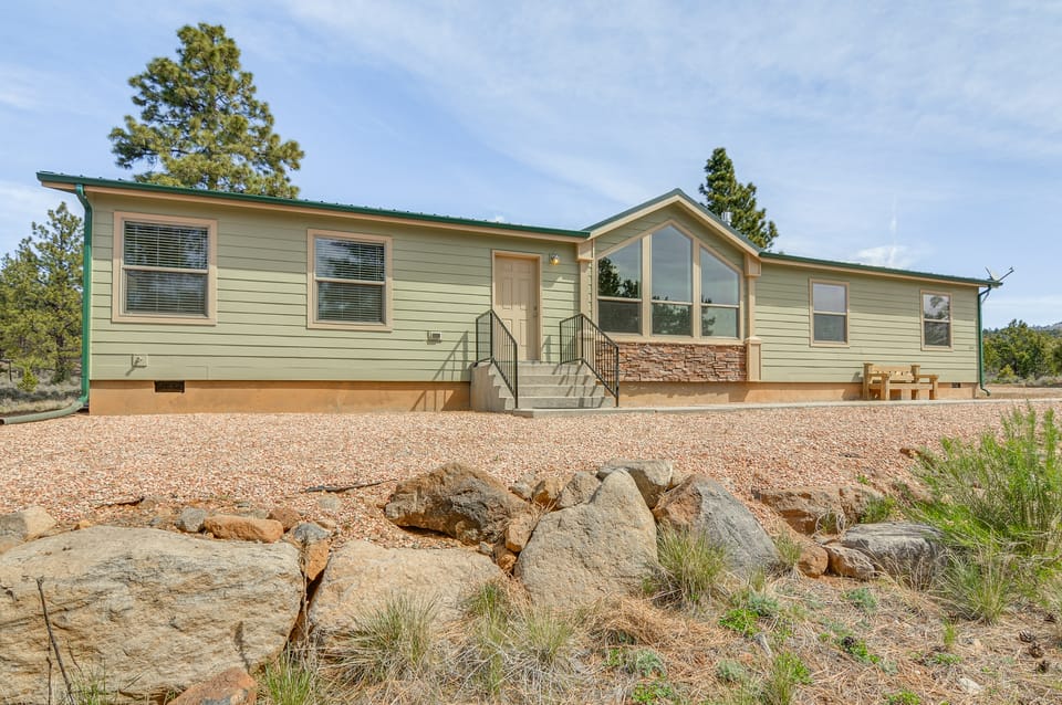 Secluded Boulder House - Next to National Forests! House in Capitol Reef