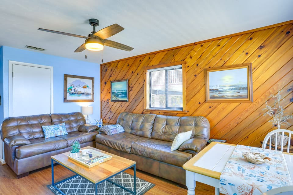 Waterfront Duplex w/ Dock & Views: Near Town! Apartment in Cedar Key