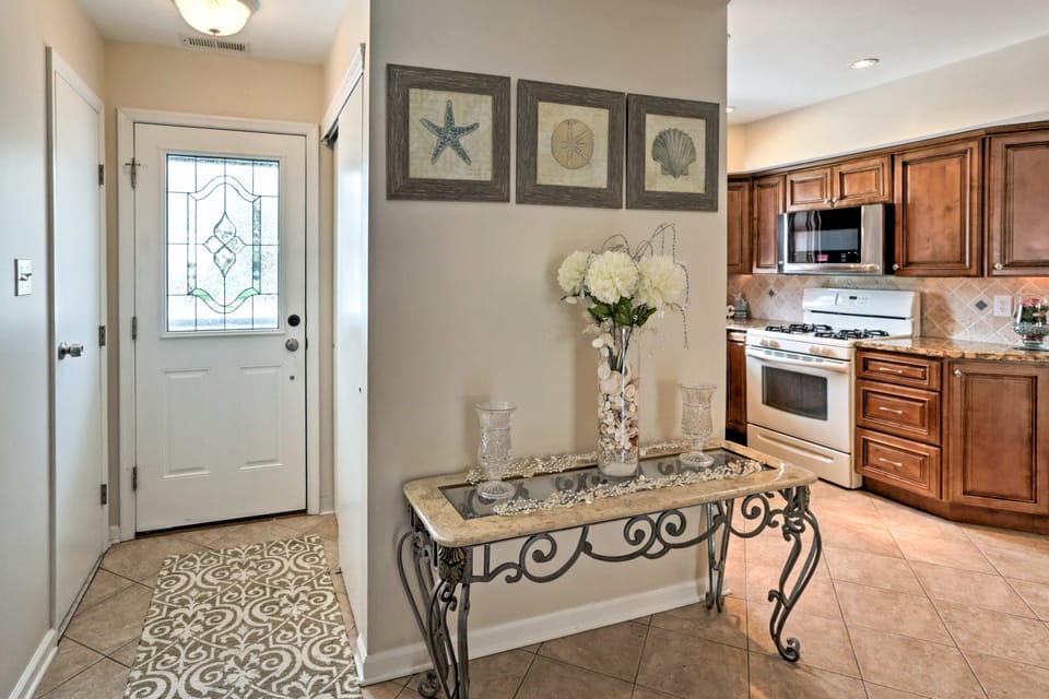 Brigantine Townhome Near Beaches & AC Casinos Apartment in Brigantine