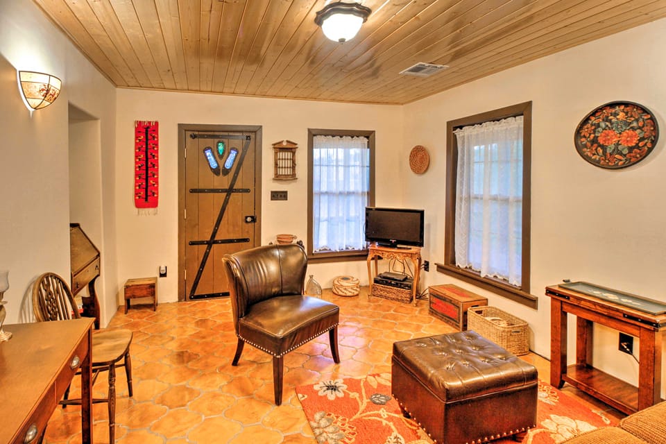 Charming Couples Casita, Walk to Old Mesilla Plaza House in Mesilla