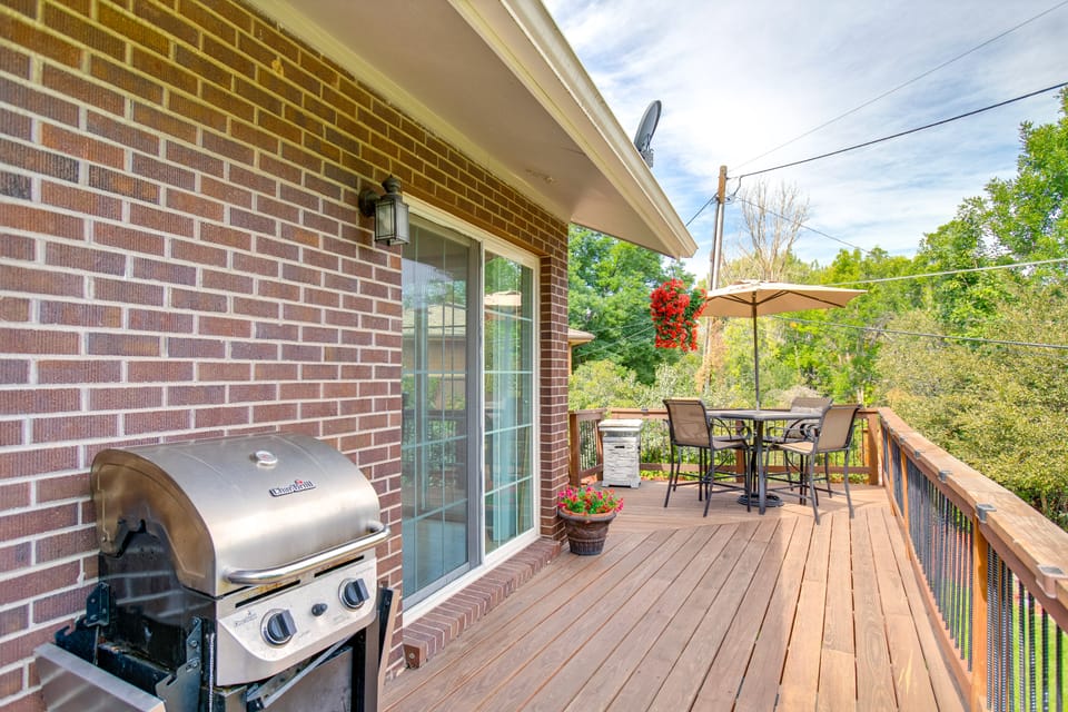 Modern Creekside Home: 9 Mi to Downtown Denver House in Lakewood