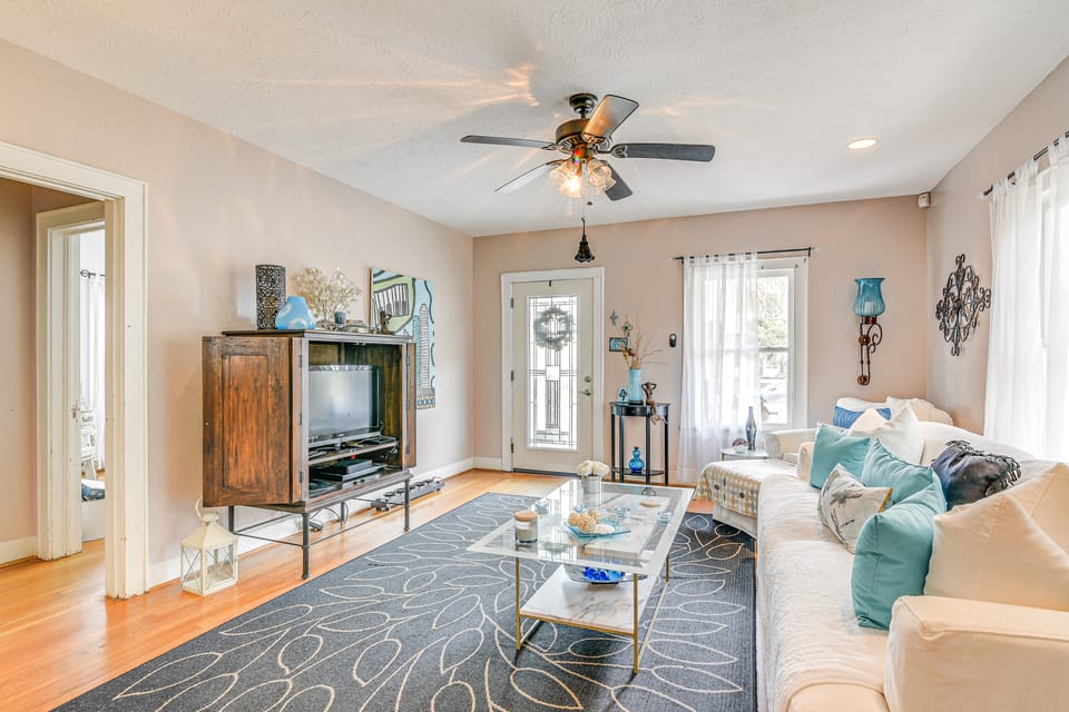 1/2 Mi to Beach! Pet-Friendly Dtwn Galveston Home House in Texas City