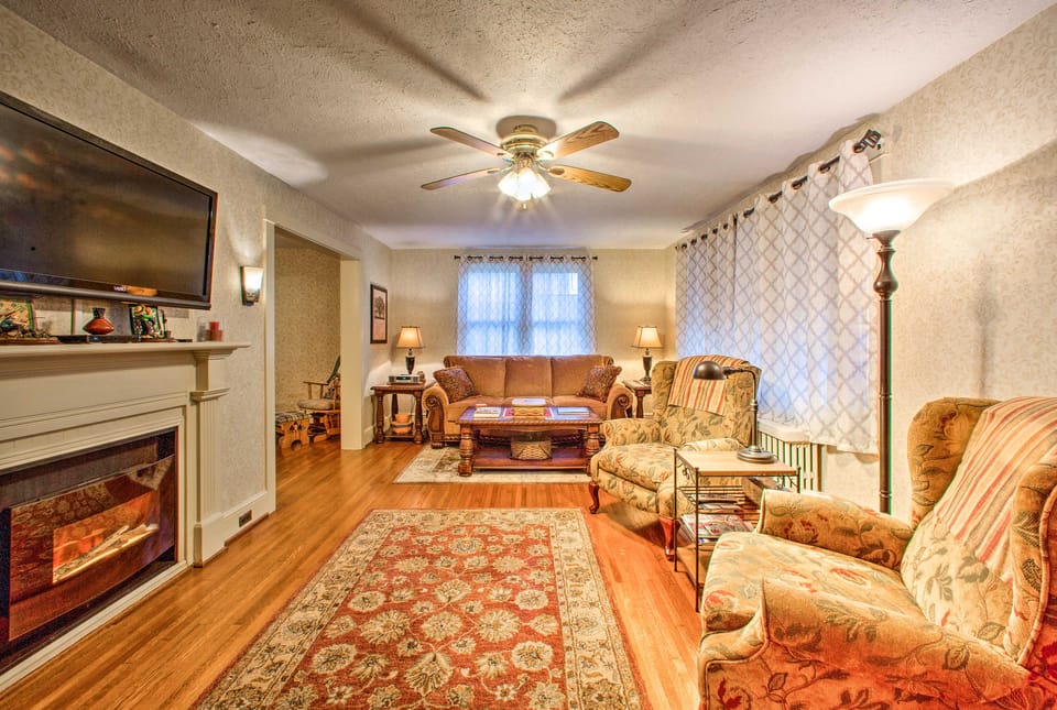 Whimsical Lancaster Home - 4 Mi to Sight & Sound House in Pennsylvania