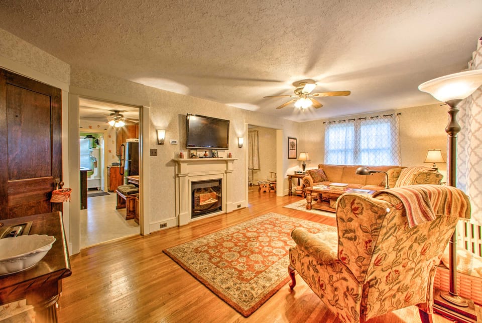 Whimsical Lancaster Home - 4 Mi to Sight & Sound House in Pennsylvania