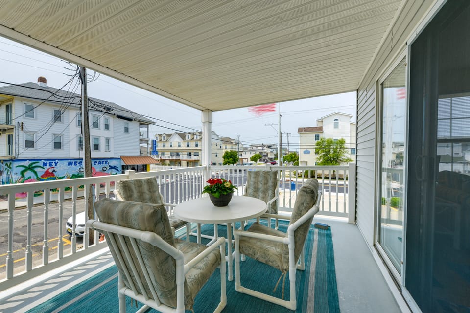 Condo w/ Deck: Walk to Beach & Convention Center! Apartment in Wildwood