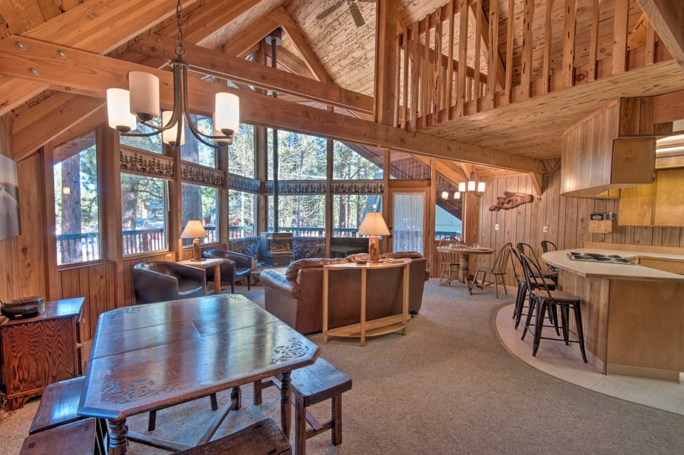 5 Mi to Heavenly Mountain Resort: All-Seasons Gem House in South Lake Tahoe
