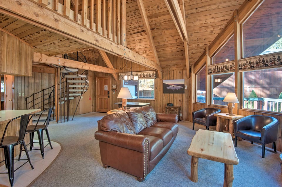5 Mi to Heavenly Mountain Resort: All-Seasons Gem House in South Lake Tahoe