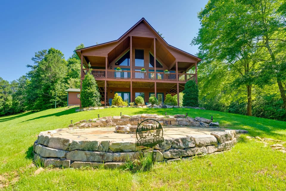 Beautiful Smoky Mountain Chalet with Game Room! House in Tennessee