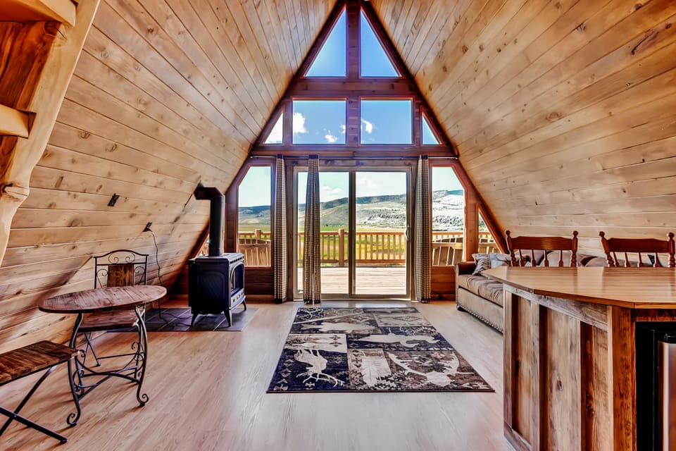 Secluded & Cozy Antimony Cabin w/ Fire Pit House in Utah