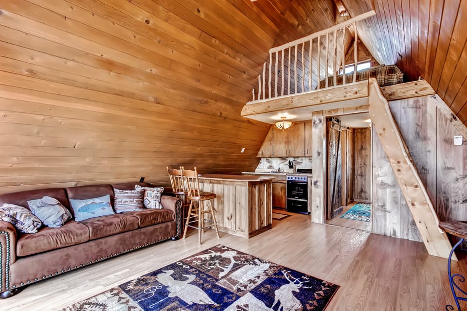Secluded & Cozy Antimony Cabin w/ Fire Pit House in Utah