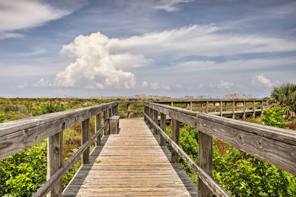St Augustine Beach Condo w/ Patio & Pool Access! Apartment in Butler Beach