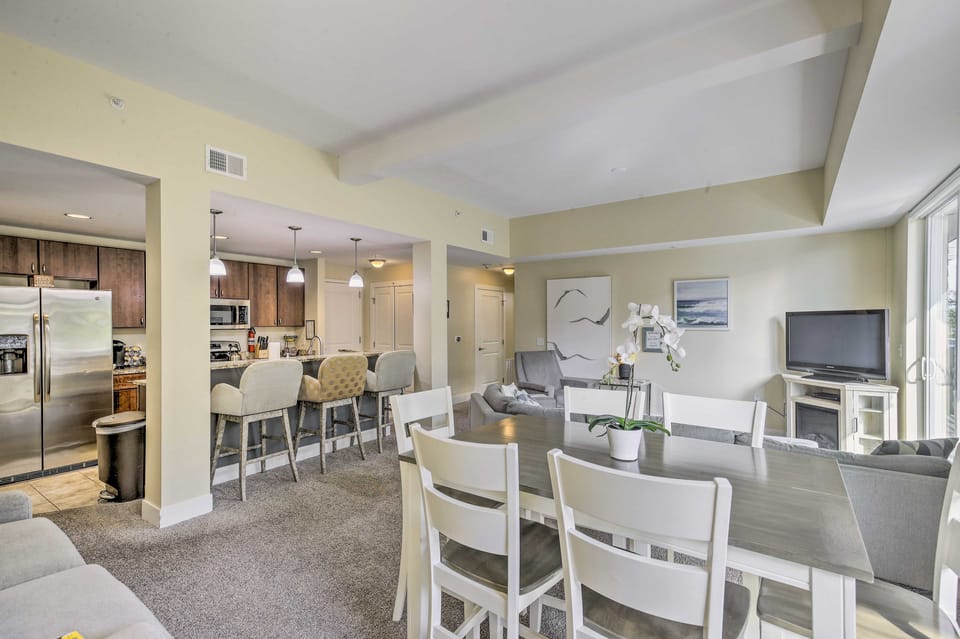 Grand Haven Condo w/ Patio < 1 Mi to Downtown Apartment in Grand Haven