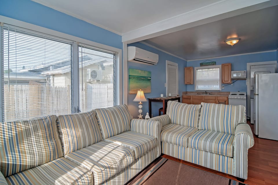 Quiet Cottage < 1/2 Mi to Gulf Coast & Boardwalk! Cottage in Treasure Island