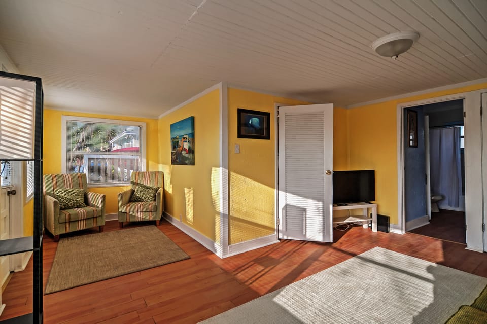 Treasure Island Cottage, Near Boardwalk & Beach! Cottage in Treasure Island