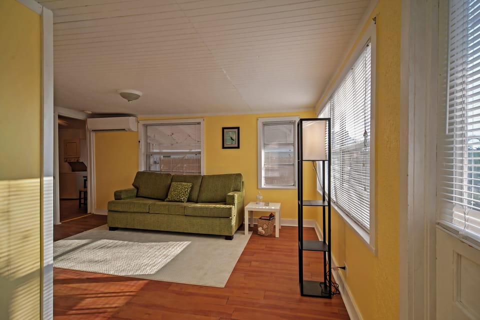 Treasure Island Cottage, Near Boardwalk & Beach! Cottage in Treasure Island