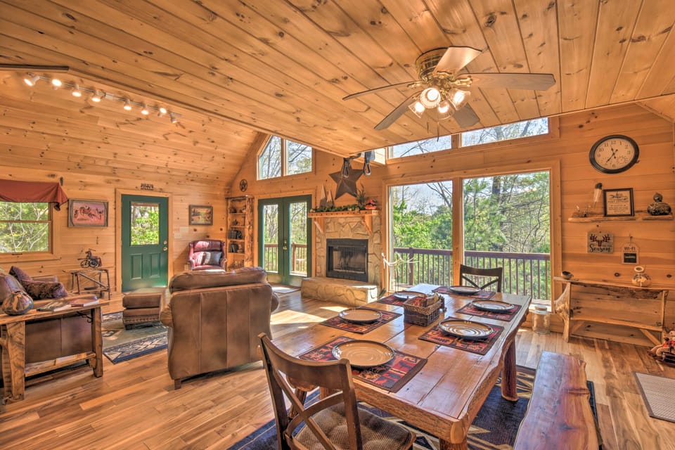 Dreamy Ellijay Resort Cabin w/ Game Room & Decks! House in Georgia