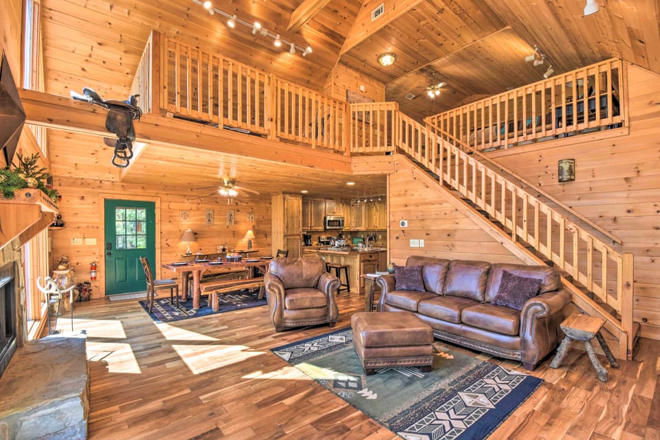 Dreamy Ellijay Resort Cabin w/ Game Room & Decks! House in Georgia