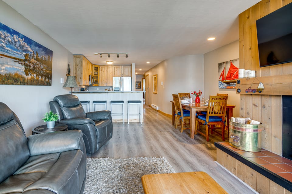 Mtn-View Condo w/ Hot Tub Access in Dillon! Apartment in Dillon