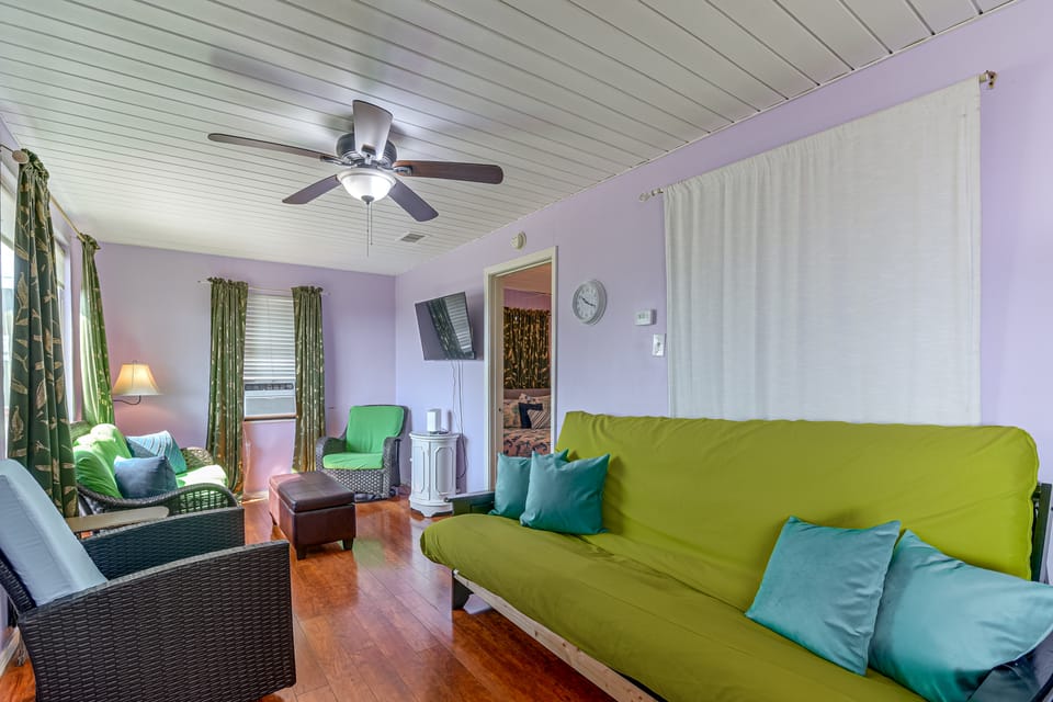 Steps to Private Beach! Pet-Friendly Getaway House in Hitchcock